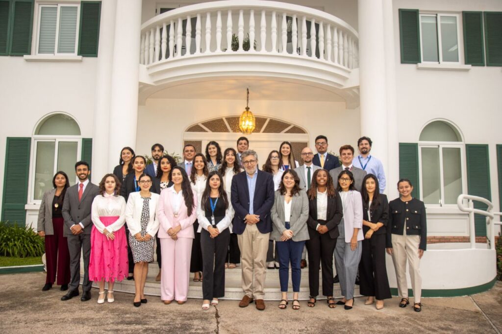 The interns and the Executive Secretary at the Inter-American Court of Human Rights (Pablo Alejandro Saavedra) in front of the Court.